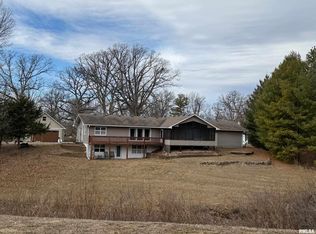 197 Chestnut Pl, Petersburg, IL 62675