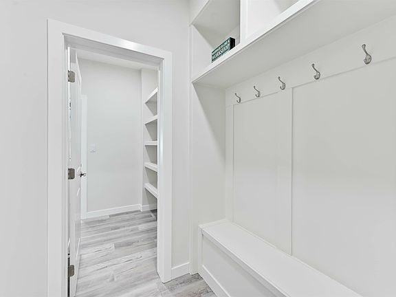 4th image of 1108 Goldfinch Cres