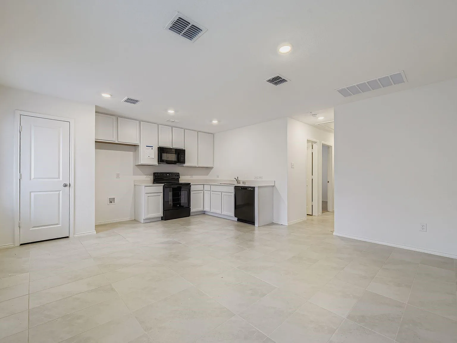 2 bed, 760 sqft, $1,700 — Photo 3