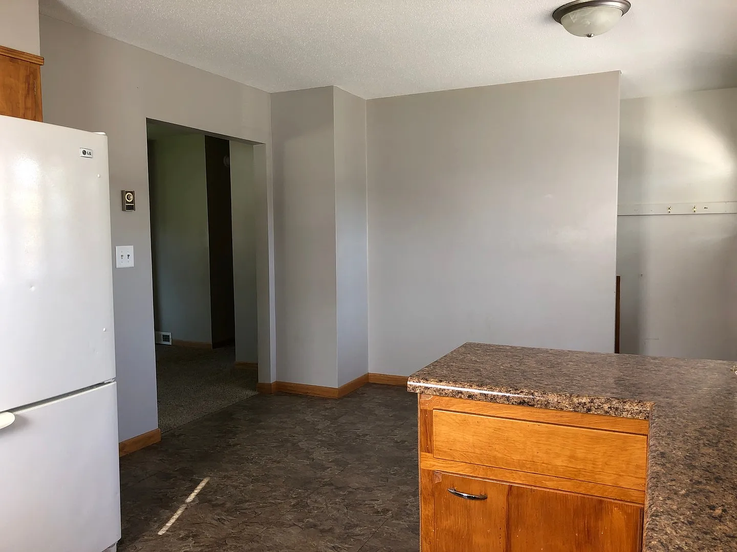 5 bed 2 Bath Single Family Home — Photo 3