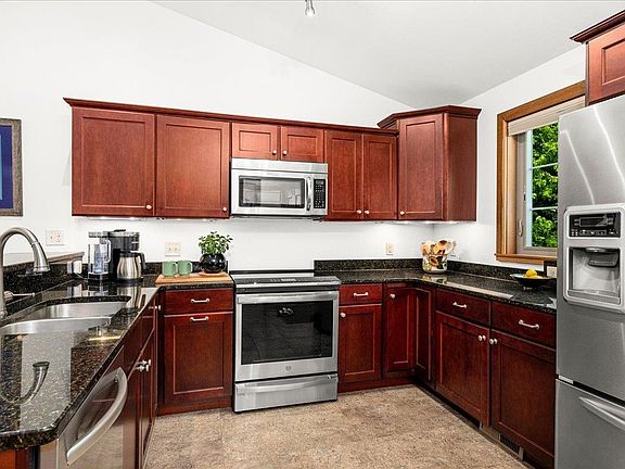 5th image of 231 Hickory St