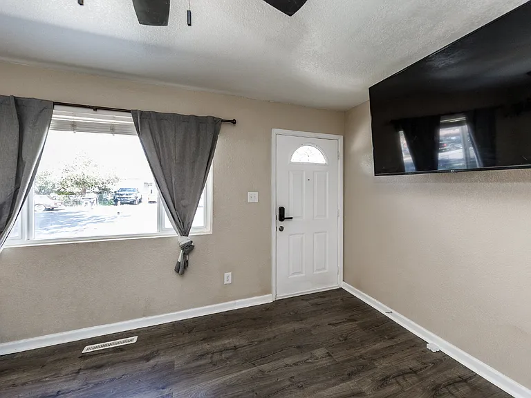 1703 Harrow Rd — Photo 4