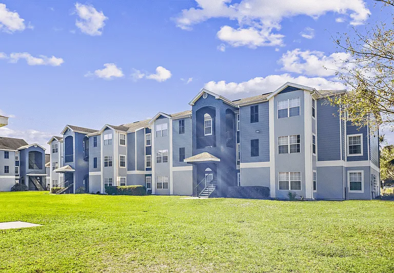 Avalon Reserve Apartments — Photo 3