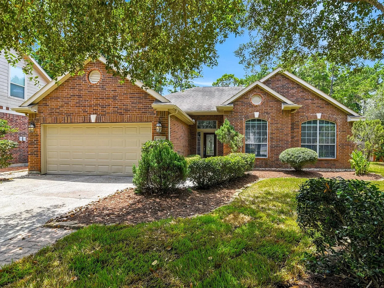 4 bed, 2.0 bath, 2506 sqft, $3,100 — Photo 3