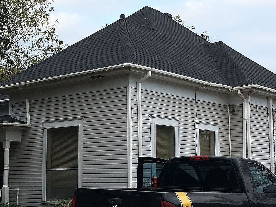 2nd image of 303 NE 7th St