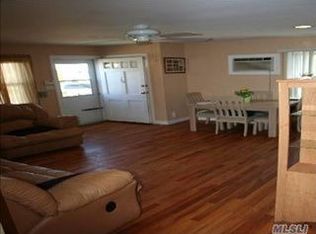 70 Woodbine Dr N, Hicksville, NY 11801