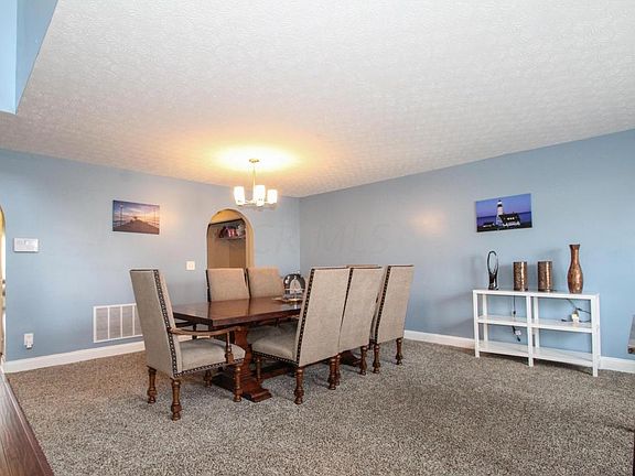 5th image of 137 Parkdale Dr