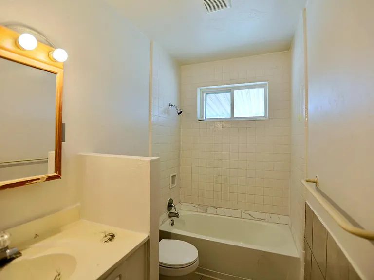 9018 Claremont Ave NE — Photo 11