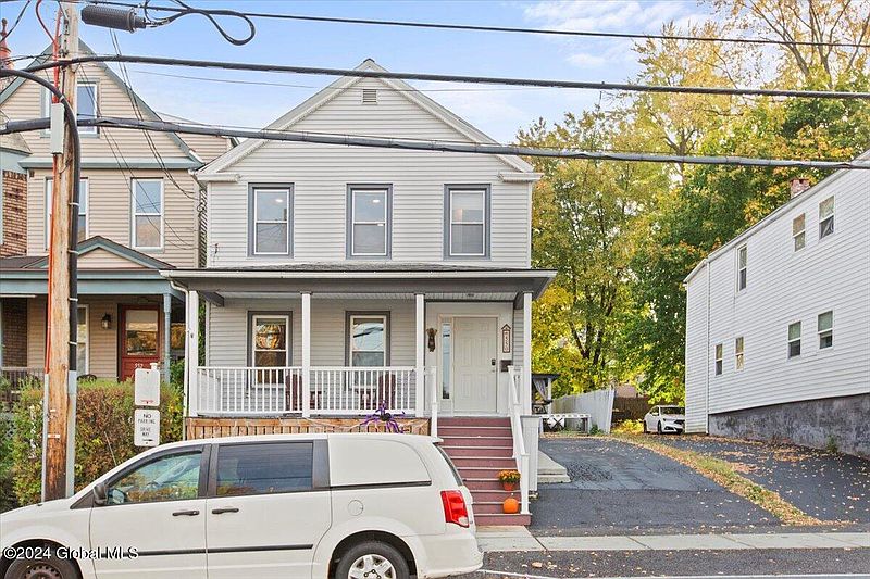 3rd image of 550 East Street