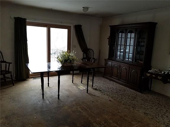 4th image of 464 Armstrong St