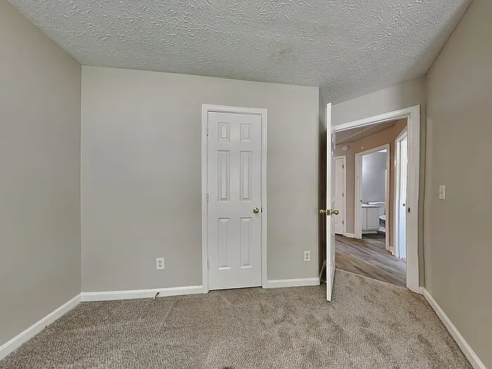 504 Edgewater Way — Photo 12