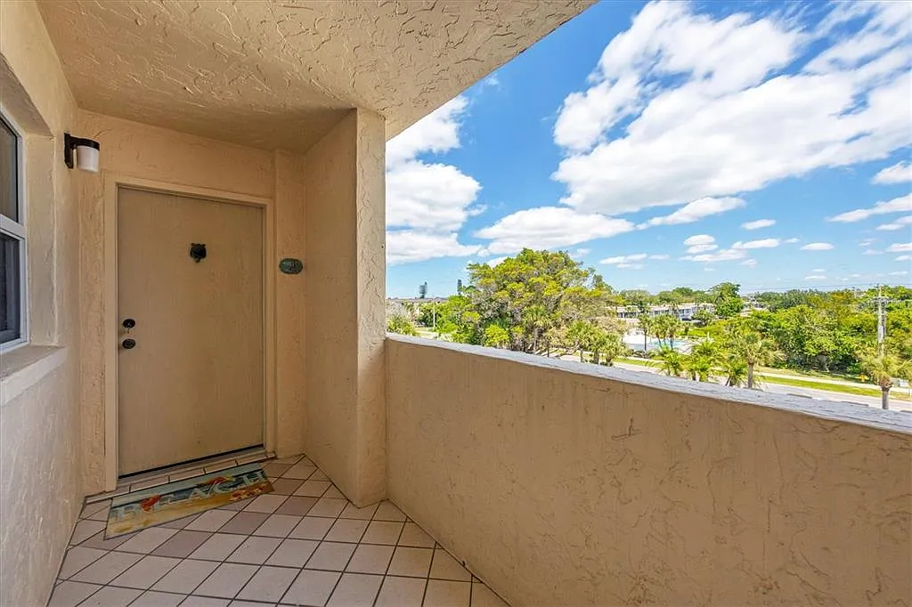 2 bed, 2.0 bath, 1411 sqft, $12,000 — Photo 2
