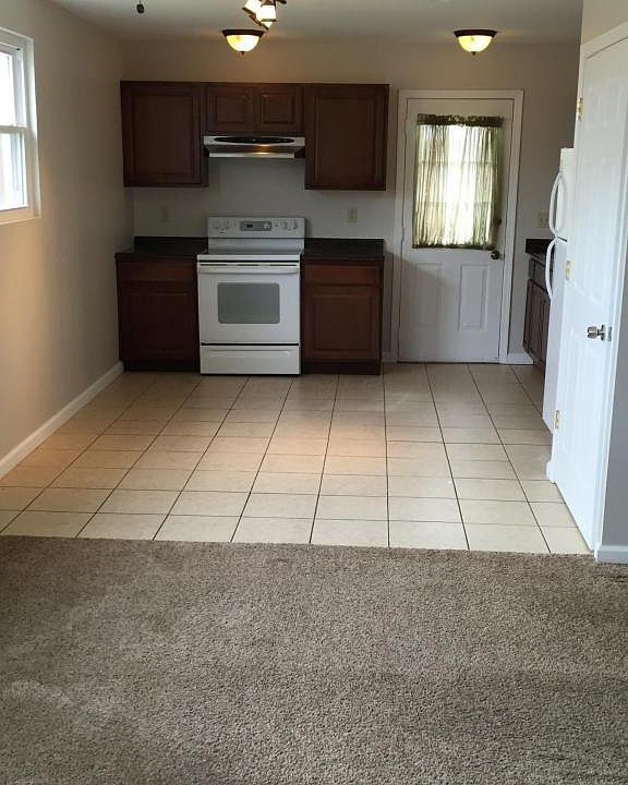 2nd image of 93 E Hocking St
