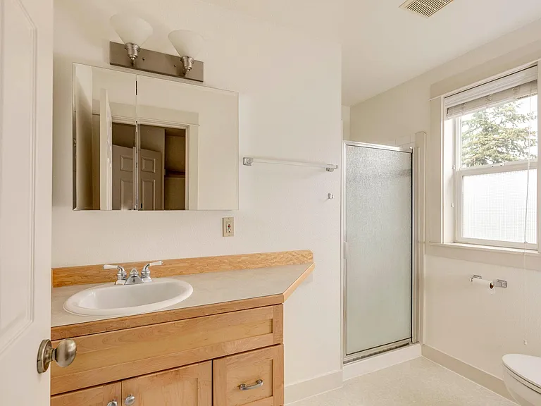 4017 NE Roselawn St — Photo 16