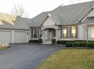 6267 Merit Club Ln, Libertyville, IL 60048