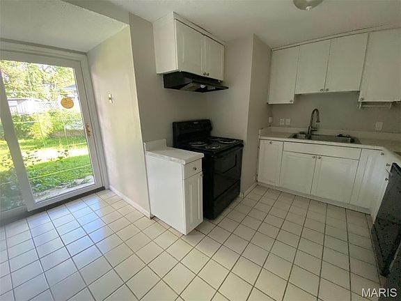 4th image of 34 Saint Laurence Dr