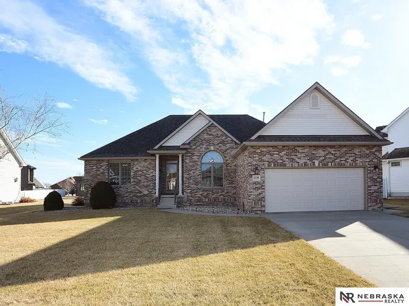 1250 Glenwood Ct, Fremont, NE 68025