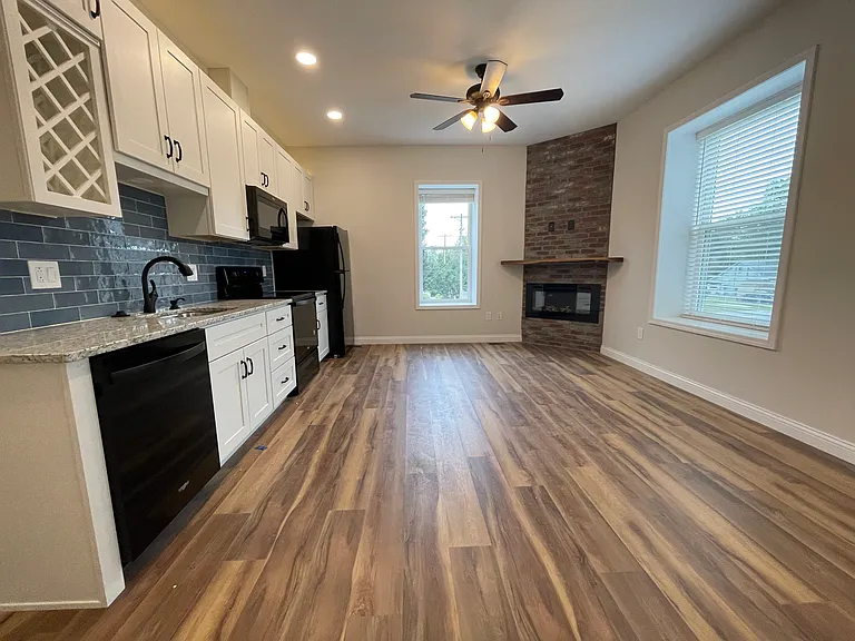 401 Walnut St #6 — Photo 13