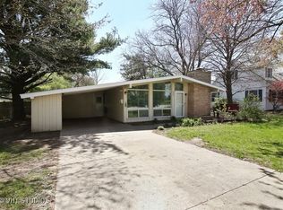 822 Hillcrest Dr, Sycamore, IL 60178