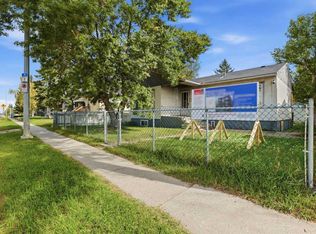 3520 W Centre St N, Calgary, AB T2E2Y1