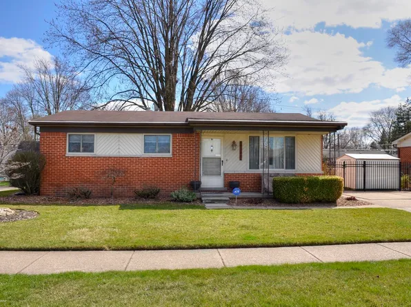 20348 Carlier St, Clinton Township, MI 48035
