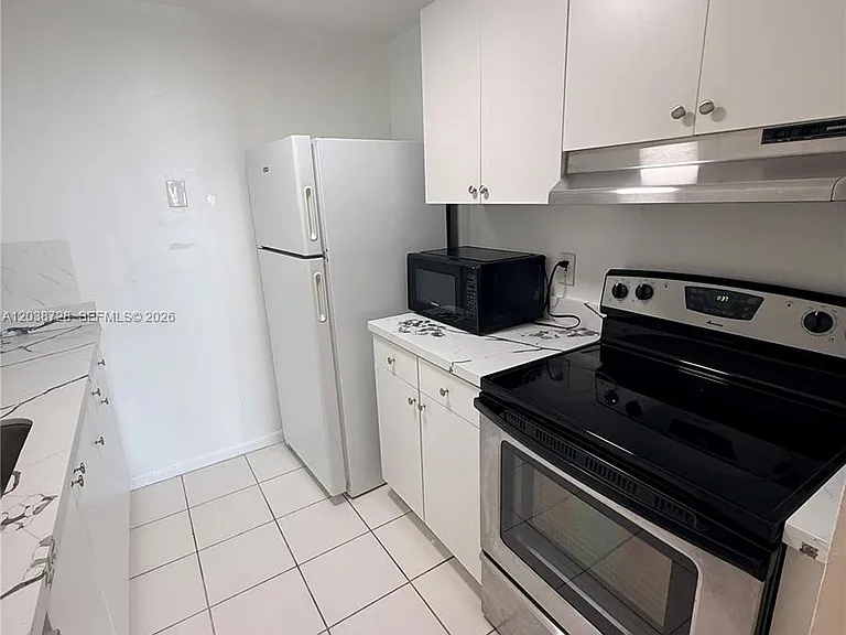2350 NE 135th St #802 — Photo 3