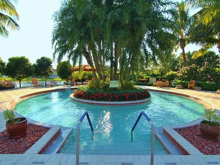 6812 Belmont Shore Dr — Photo 32