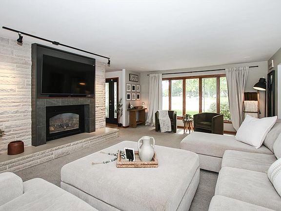 3rd image of 888 Sunset Ln