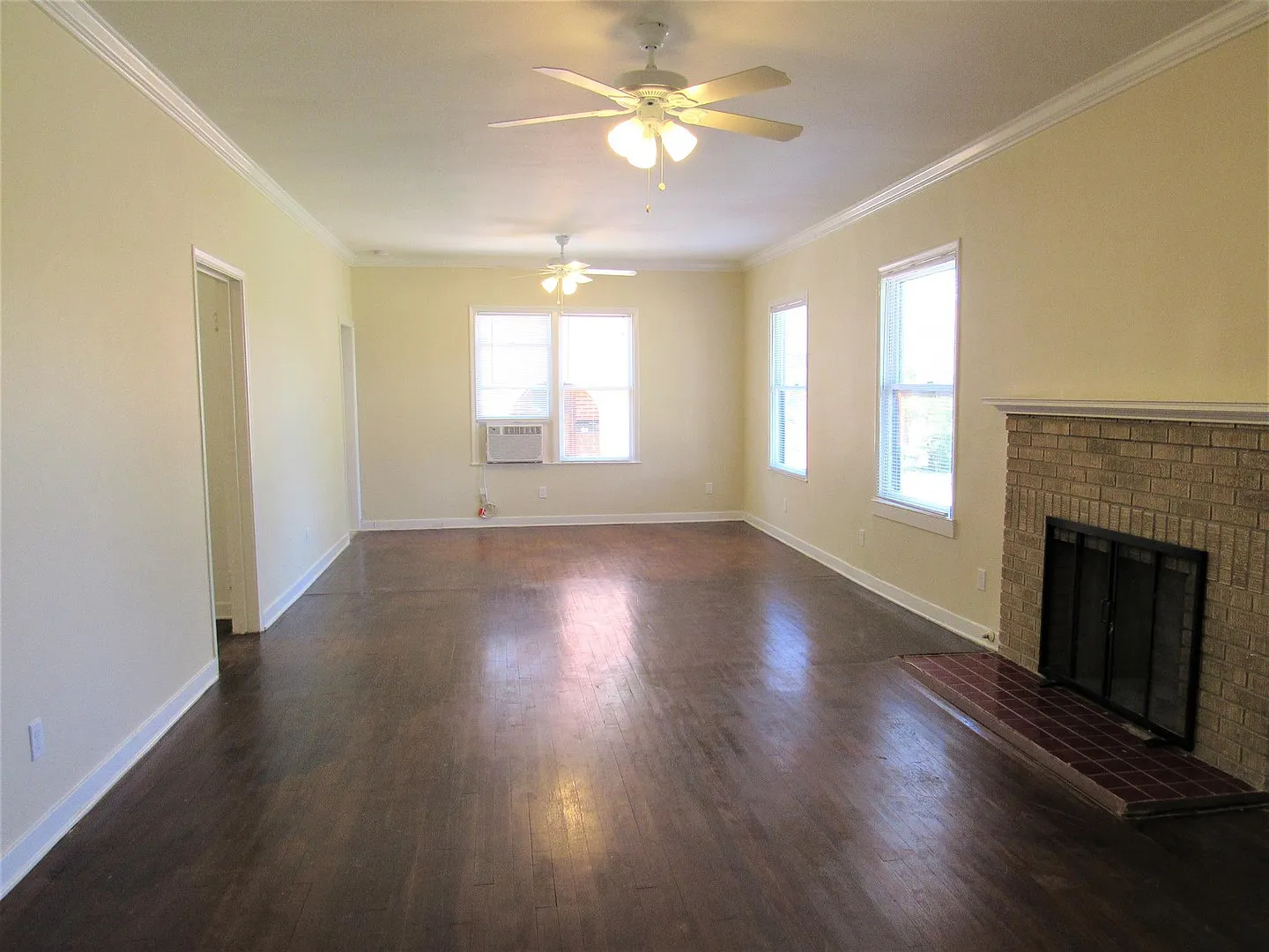 Highland Park 3-Bedroom — Photo 2