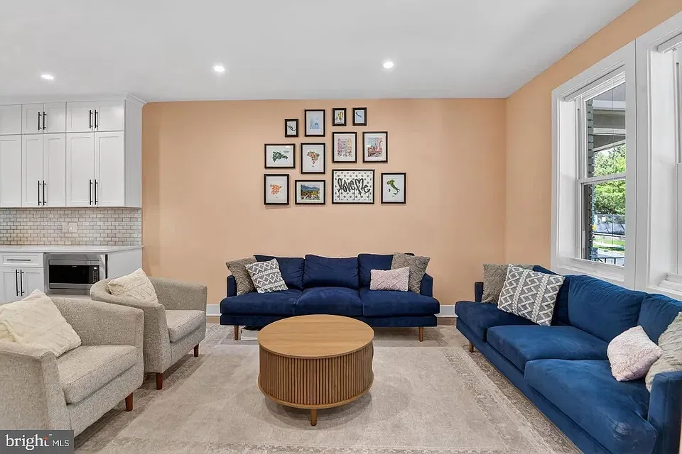 4 bed, 3.5 bath, 2211 sqft, $4,350 — Photo 3