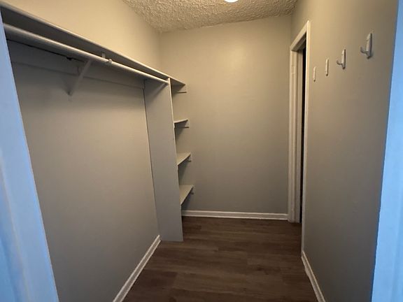 4th image of 2103 W Florence St #2103