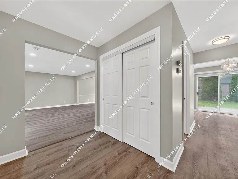 27345 Harvard Rd — Photo 8