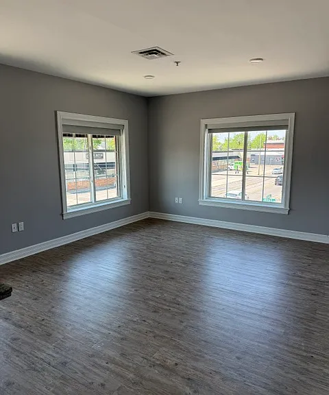 945 Kenmore Ave — Photo 3