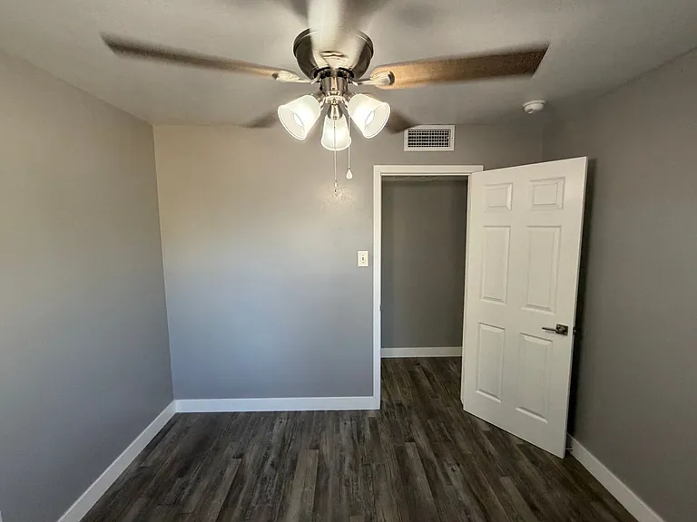 3608 Balboa Dr — Photo 37