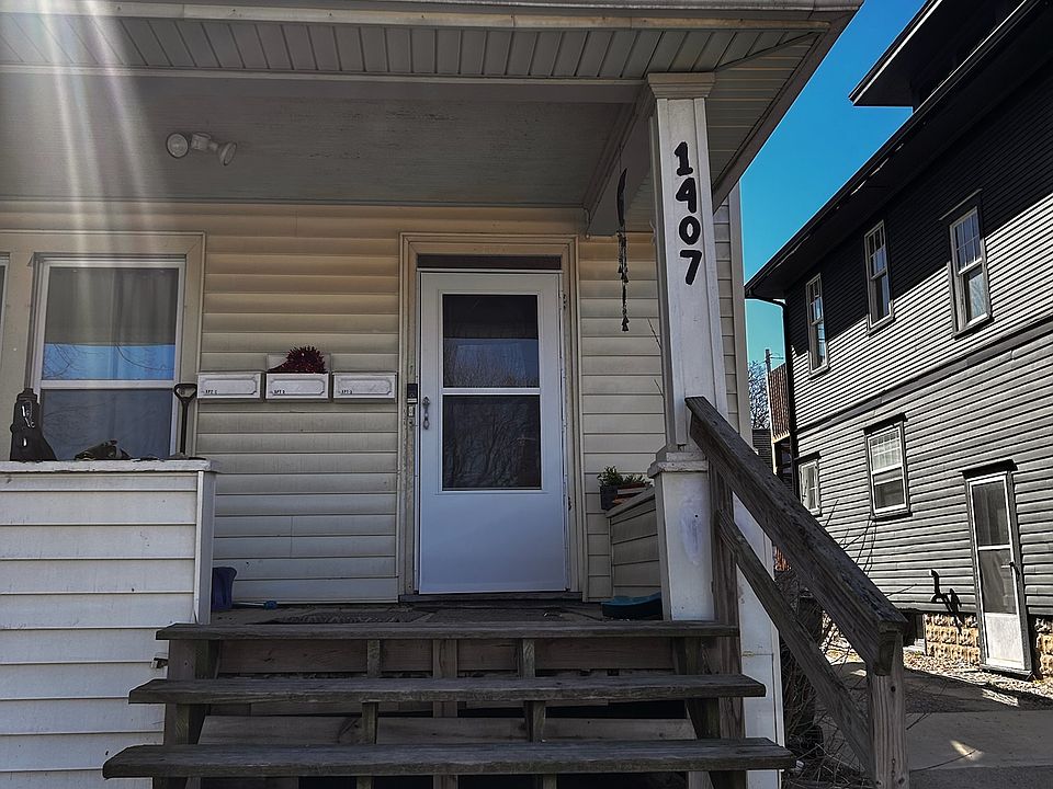 1st image of 1407 W Ottawa St APT 3
