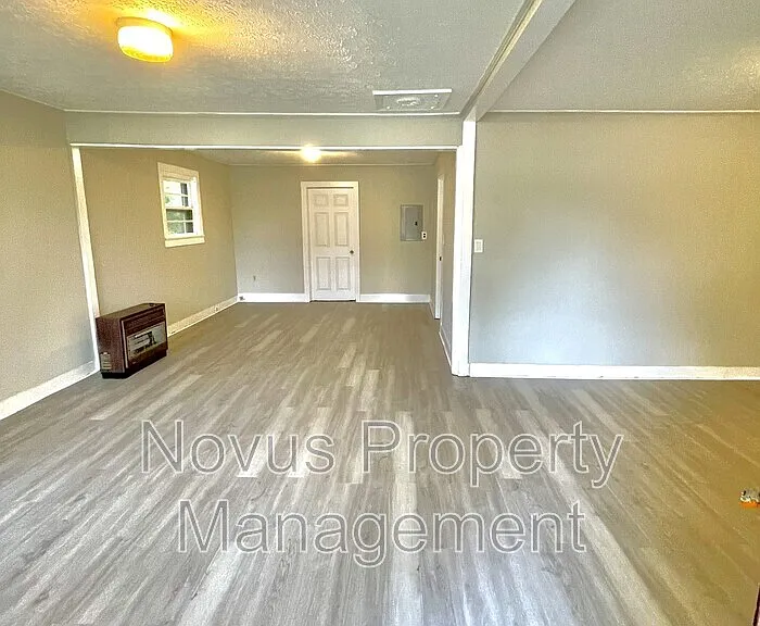 110 Austin Cir — Photo 2