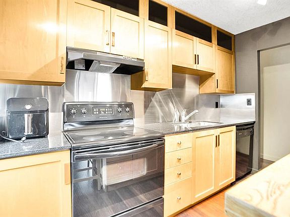 4th image of 823 NW 19th Ave SW #405