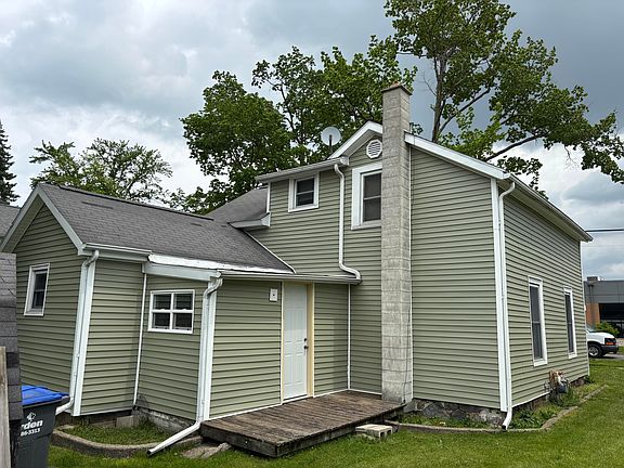 2nd image of 202 N Clay St