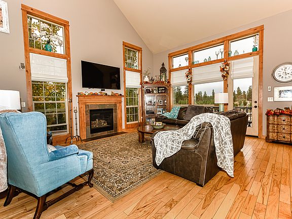 2nd image of 19415 Goldenwood Ct