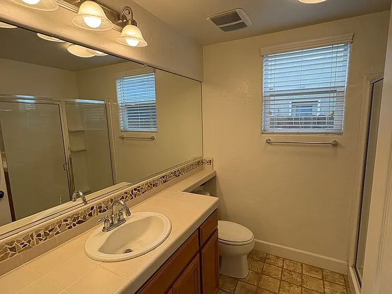 3116 W Buena Vista Ave — Photo 13