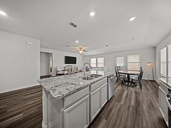 2nd image of 2820 Field St