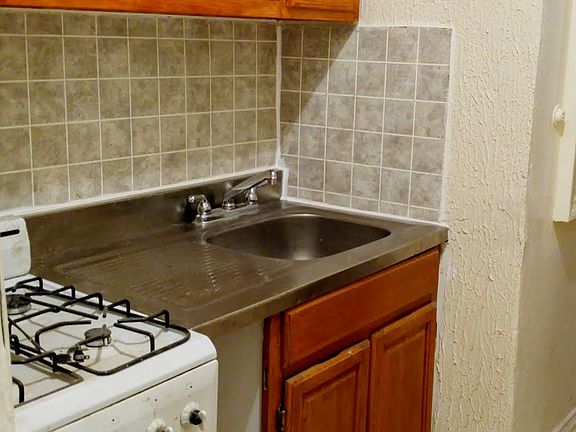 4th image of 324 Livingston St APT 4R