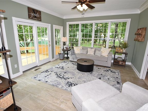 3rd image of 7585 Vinemont Ct