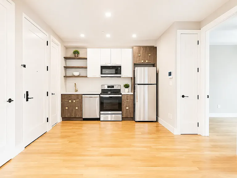 762 E 32nd St #3F — Photo 3