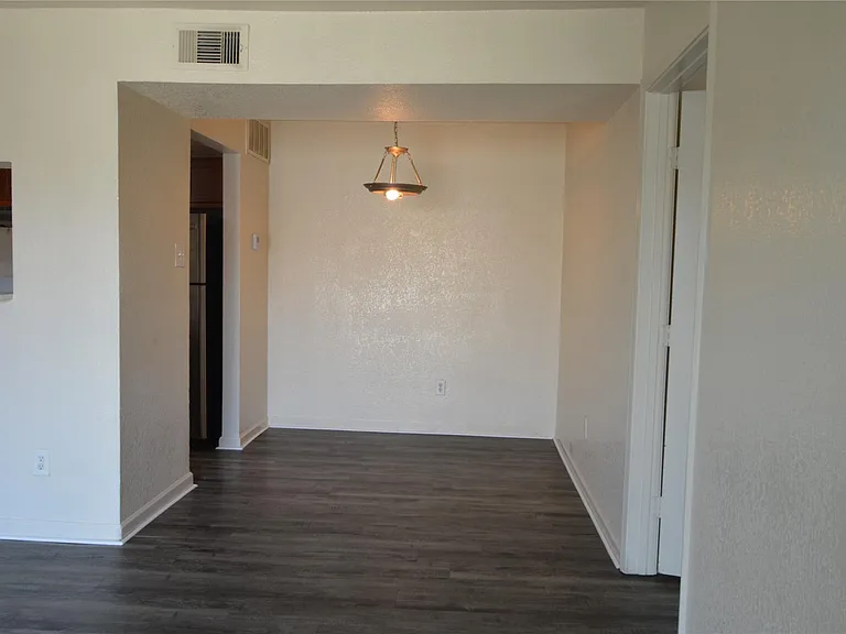8100 Creekbend Dr #174 — Photo 6