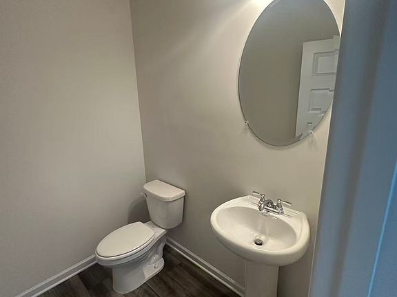 3rd image of 829 Kensington St