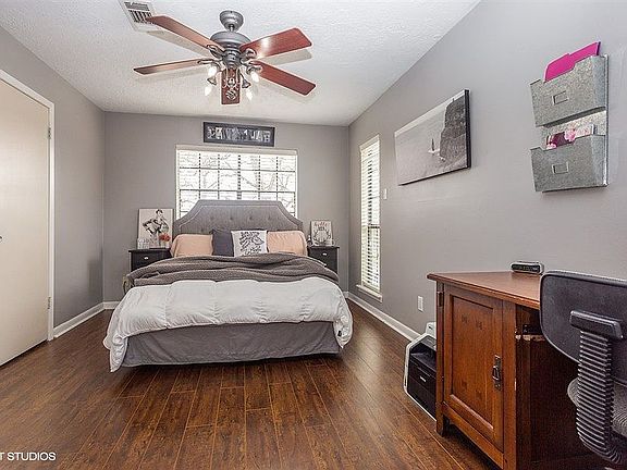 3rd image of 3100 Forestwood Dr