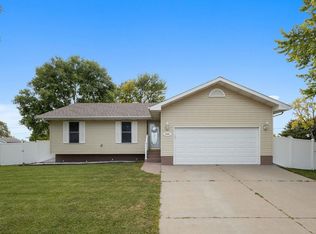 2462 E 13th Ave, Columbus, NE 68601