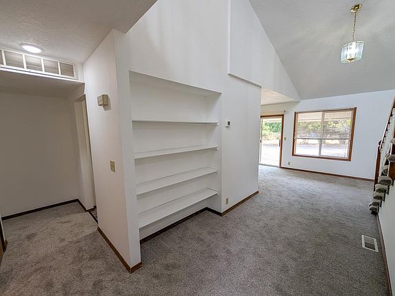 4th image of 802 C Ave