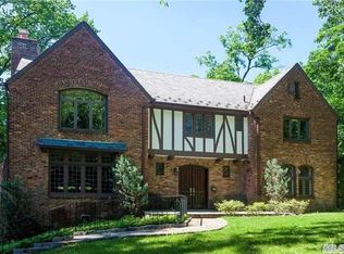 23 Amherst Rd, Great Neck, NY 11021